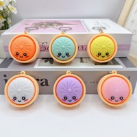 Porte-clés mignon en forme de dessin animé 3D avec revêtement en silicone, cadeau de fête tendance