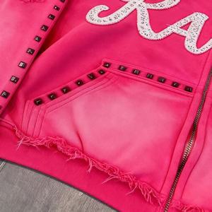 Fabricante de Ropa: Chaquetas con Capucha para Hombre, de Corte Holgado y Corto, con Bordado, Lavado Ácido Rosa, Efecto Diamante y Desgastado por el Sol, con Cremallera y Pedrería - Product Image 3