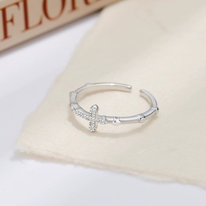 Anillo de Plata de Ley 925 Auténtica con Cruz Lateral Exquisita de Fe, <span class=keywords><strong>Esperanza</strong></span> y Amor, Anillos Apilables de Compromiso con Circonita Cúbica para Mujer - Product Image 3
