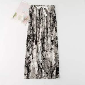 <span class=keywords><strong>Pantaloni</strong></span> larghi <span class=keywords><strong>estivi</strong></span> alla moda da <span class=keywords><strong>donna</strong></span> <span class=keywords><strong>pantaloni</strong></span> larghi a <span class=keywords><strong>vita</strong></span> elastica <span class=keywords><strong>pantaloni</strong></span> pigiami Casual da casa <span class=keywords><strong>con</strong></span> stampa floreale - Product Image 3