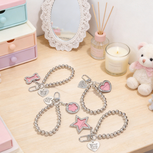 Llavero Rosa Y2K con Corazón y Estrella, Dijes de Estrás y Esmalte, Cadena de Cuentas para Estética Grunge y Coquette - Product Image 1