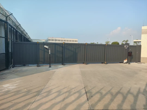 Porte coulissante cantilever |   Porte de sécurité industrielle |   Porte de garage automatique pour usine et entrepôt - Product Image 4