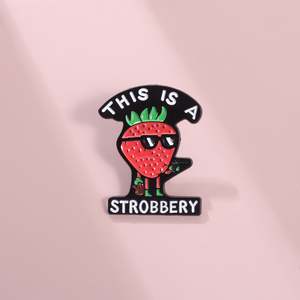 Dies ist ein Strobot Strawberry Robber Emaille Pin Funny Strawberry Pun Metal Abzeichen - Product Image 4