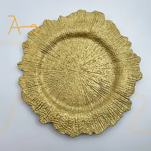 Hotel restaurant wedding decoration tableware 13 inch acrylic golden reef snowflake charger plates luxury gold plastic plates