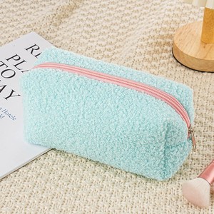 Sac de rangement pour articles de toilette, sac de voyage portable, organiseur de grande capacité, fermeture éclair, sac cosmétique carré en peluche, pochette à maquillage douce en peluche - Product Image 5