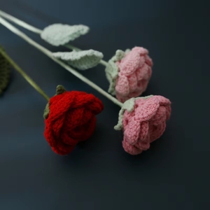 Bouquets de fleurs tissés à la main avec des œillets au crochet et des produits artificiels, exquises créations pour la Fête des Mères - Product Image 4