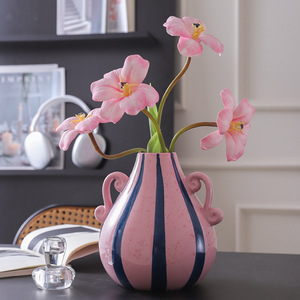 Vase en céramique à rayures double face, design minimaliste, peint à la main, pour la décoration intérieure, mariage - Product Image 2
