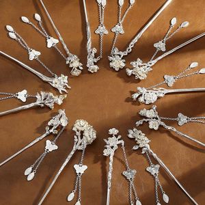 Accessoires de coiffure vintage pour femmes et filles, style Hanfu, avec fleurs et pompons, comprenant des bâtonnets pour cheveux longs et une épingle à cheveux traditionnelle chinoise en forme de rose pour chignon - Product Image 1