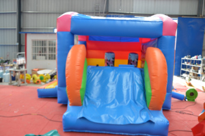 Castello Gonfiabile Stile Cartone Animato con Top Arcobaleno, Casa Commerciale Colorata per Salti, Ideale per Feste di Bambini - Product Image 4