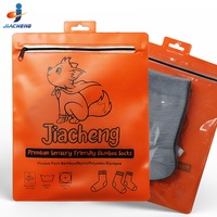Impresión personalizada esmerilado grueso reutilizable deslizante cremallera bolsa plana ventana transparente plástico PVC calcetín bolsas de embalaje con agujero para colgar