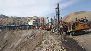 15m 20m piccolo pozzo portatile miniera di perforazione simile come atlante Copco idraulico superficie roccia perforatrice miniera di perforazione - Product Image 2