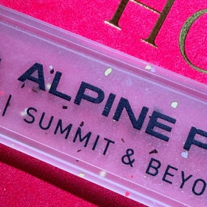 Étiquette personnalisée avec logo imprimé, autocollant pour le soin du cou, étiquette DTF, transfert thermique, étiquette de vêtement à repasser, étiquette de marque pour vêtements - Product Image 2