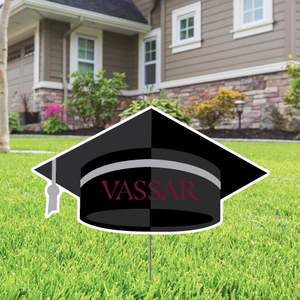 Letrero Decorativo Grande para Exteriores, Personalizado con Logotipo y Diseño de Birrete de Graduación, Vinilo Corrugado, Recortado (24"x24") - Product Image 1