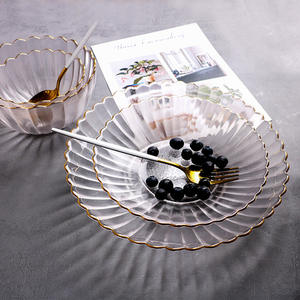 Assiettes de présentation en verre en forme de <span class=keywords><strong>chrysanthème</strong></span> faites à la main et écologiques assiettes en verre décoratives à bord doré plats en verre de service - Product Image 6