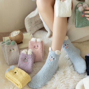 Chaussettes pour femmes en polaire corail épaisses et chaudes, style cartoon 3D, broderie d'oreilles d'animaux, certifiées CE, nouvelle collection Jingwen OEM - Product Image 4