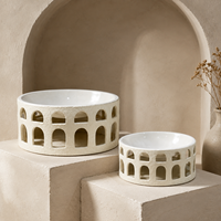 Bol en céramique architecturale à double rangée de découpes en arc, blanc, sculptural, pièce maîtresse décorative pour la décoration de table console