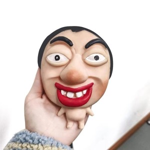 Jouet anti-stress sensoriel et de farces en TPR souple à rebond rapide, en forme de tête surdimensionnée à lèvres rouges et visage amusant, personnage comique - Product Image 4