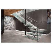 Escalier droit pour les navires et les applications marines, escaliers compacts et robustes conçus pour être utilisés sur les bateaux et les plates-formes offshore