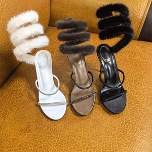 Sandales à talons hauts OEM ODM chic blanches style pompon - Talons hauts tendance avec strass et détails en fourrure - <span class=keywords><strong>Chaussures</strong></span> de soirée accrocheuses - Product Image 1
