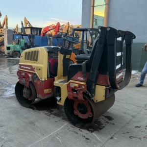 Compacteur à tambour vibrant simple DYNAPAC CC900, moteur diesel 44,7 kW, autoporté, pour travaux de construction - Product Image 6