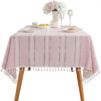 Nappe de table à manger rose moderne style chinois en polyester à rayures et pompons, rectangulaire 55x79 pouces, décorative