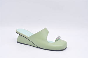 2025 estate nuovi <span class=keywords><strong>sandali</strong></span> Outwear moda scarpe da donna con <span class=keywords><strong>tacco</strong></span> <span class=keywords><strong>medio</strong></span> scarpe da donna in morbida pelle - Product Image 3