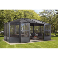 Véranda moderne en aluminium GELLJA avec toit incliné élégant en verre trempé, solarium autoportant pour villas