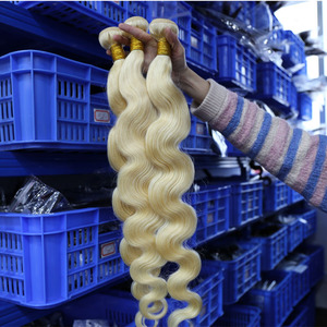 # Extensions de cheveux humains blonds 613, ondulés, alignés dans le sens de la cuticule, en lots - Product Image 2