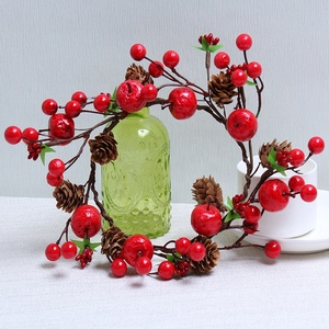 Guirlande <span class=keywords><strong>de</strong></span> Noël artificielle en gros <span class=keywords><strong>pour</strong></span> <span class=keywords><strong>porte</strong></span> avec pommes <span class=keywords><strong>de</strong></span> pin, baies rouges et aiguilles <span class=keywords><strong>de</strong></span> pin, décorations <span class=keywords><strong>de</strong></span> Noël d'intérieur - Product Image 2