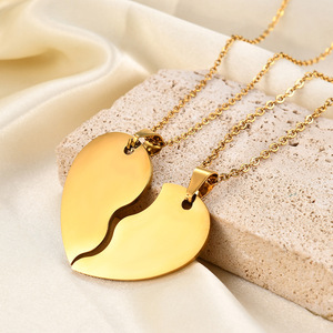 Collier personnalisé <span class=keywords><strong>pour</strong></span> <span class=keywords><strong>couple</strong></span>, pendentif cœur entrelacé, puzzle assorti, deux moitiés de cœur <span class=keywords><strong>pour</strong></span> les amoureux - Product Image 1