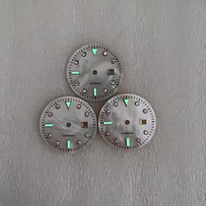 Montre mécanique NH05 à cadran rond en forme de coquille, 24,5 mm, avec affichage de la date luminescent vert - Product Image 2