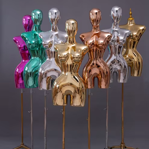 Maniquí de Plástico Cromado Dorado y Plateado, Modelo Afroamericana de Talla Grande con Busto y Trasero Grandes, Estilo de Pie, Parte Superior del Cuerpo, Cabeza y Piernas - Product Image 1