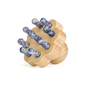 Massaggiatore per Cuoio Capelluto in Legno con Gua Sha in Giada, Pettine con Denti in Cristallo per Massaggio Viso, Collo e Corpo - Product Image 1