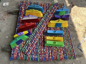 Moderna <span class=keywords><strong>scopa</strong></span> in plastica morbida per uso domestico con paletta in legno da 120cm e mocio portatile prodotto da una <span class=keywords><strong>scopa</strong></span> dolce - Product Image 3