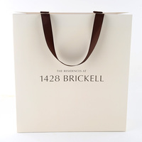 Sacs de courses personnalisés en papier blanc écologique et recyclable avec logo sur mesure et poignées en ruban pour chaussures