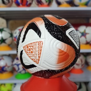 Ballon de football professionnel de haute qualité taille 5 en cuir thermocollé pour l'entraînement sportif en extérieur, personnalisable - Product Image 1