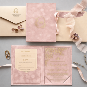 Boîte d'invitation personnalisée en velours de style européen pour anniversaire, ensemble de pochettes monogrammées, carte RSVP dorée, enveloppe et sceau de cire - Product Image 1