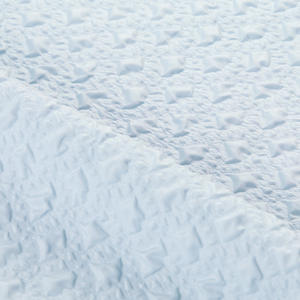 2024 populaire imperméable respirant 3D en relief écrasé 100% Polyester tissu extensible pour les filles veste d'hiver vêtement de mode - Product Image 3