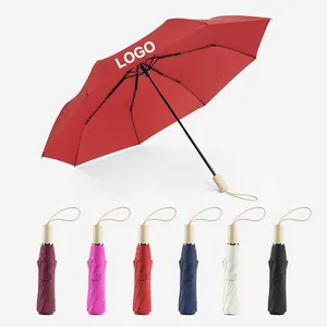 Commercio all'ingrosso a buon mercato manuale aperto compatto donna promozionale per ragazze 3 volte pioggia di lusso manico in legno sole personalizzato pieghevole ombrello con logo