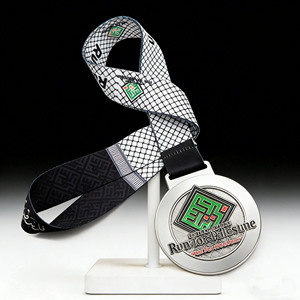 Médaille commémorative en métal plaqué argent 3D personnalisée et abordable « Course pour la Liberté », Médaille de récompense pour marathon pour événements promotionnels - Product Image 1