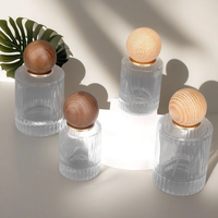Vente en gros de flacons de parfum en verre à fond épais cylindriques de 30/50/100 ml, transparents avec couvercle en bois/hêtre et pulvérisateur en aluminium