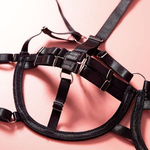 Conjunto de Lencería Sexy y Transpirable con Aberturas, Nuevo Conjunto de Sujetador y Tanga con Tiras Estilo Gótico para Mujer - Product Image 2