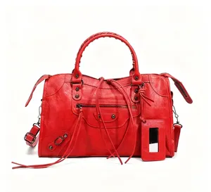<span class=keywords><strong>Sac</strong></span> à <span class=keywords><strong>main</strong></span> <span class=keywords><strong>pour</strong></span> femme 42 cm, style <span class=keywords><strong>mode</strong></span>, en PU imperméable, avec chaînes à rivets et pompons, <span class=keywords><strong>sac</strong></span> bandoulière, <span class=keywords><strong>sac</strong></span> de moto, <span class=keywords><strong>sac</strong></span> porté épaule, <span class=keywords><strong>sac</strong></span> pochette, <span class=keywords><strong>sac</strong></span> à <span class=keywords><strong>main</strong></span> de style coussin - Product Image 2