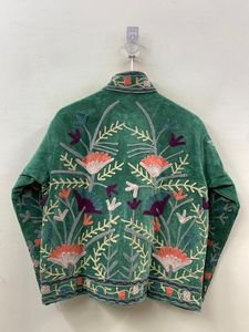 Veste courte d'hiver en velours Suzani faite à la main, style bohème, exportateur OEM, fabricant Inde - Product Image 6