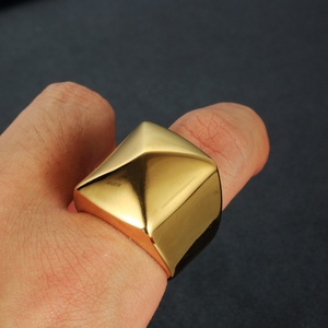 Nhà Máy Mới Thiết Kế Độc Đáo Người Đàn Ông Hình Học Đồ Trang Sức Mát Mẻ Punk Thiết Kế Trống 3D Thép Không Gỉ Tam Giác Kim Tự Tháp Vòng - Product Image 4