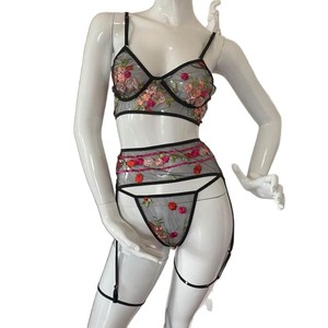 Nuevo conjunto de dos piezas de lencería sexy estilo europeo y americano, conjunto de camisón con encaje, moderno y cómodo. - Product Image 1