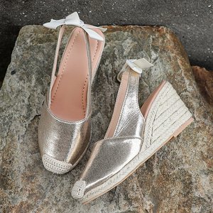 Sandales compensées décontractées pour femmes à bout rond en faux daim imprimé floral, style espadrille, vente en gros d'usine - Product Image 4