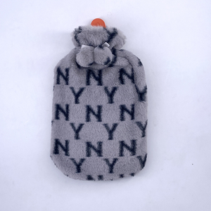 Nueva funda de bolsa de agua caliente de goma de felpa de una sola cara, que proporciona calidez en invierno y comodidad con tela de felpa suave. - Product Image 4