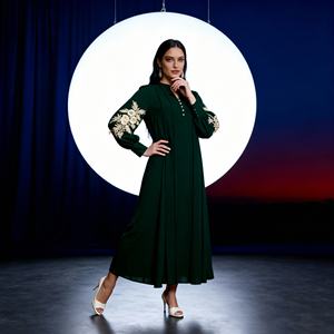 Robe Abaya élégante en polyester brodée de luxe pour femmes musulmanes avec design personnalisé et options de vente en gros - Product Image 4