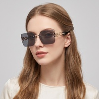 1004 Nouvelles Lunettes de Soleil Femme Sans Monture Style Luxe Léger UV400 Carrées PC Tendance Classique Universelles Gafas De Sol